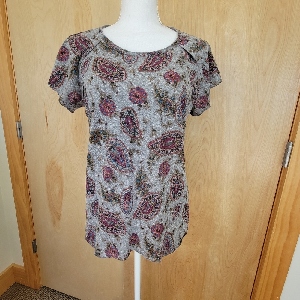 Anthropologie T.La Paisley Floral Print Gray Space Dye Ruffle Sleeve Top, Medium